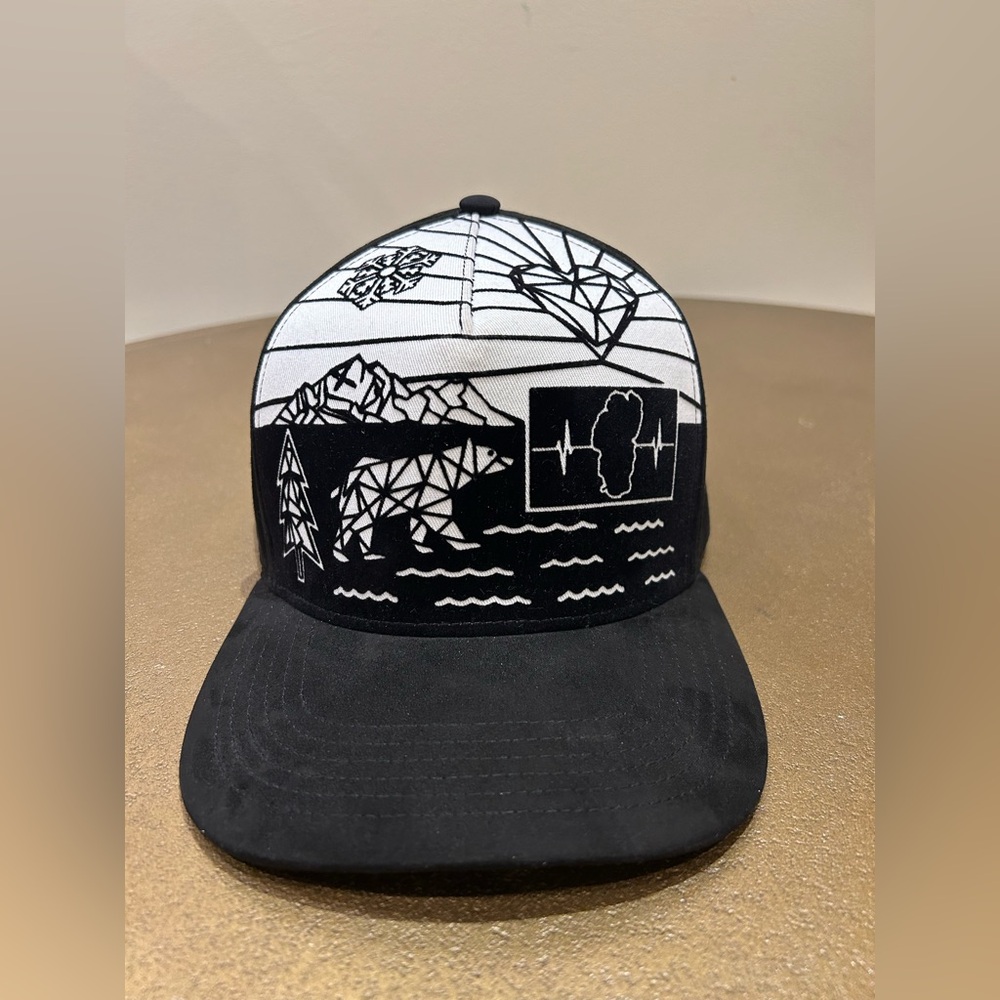 The Tahoe Heartbeat Hat Snap Back Black/white, Unique Print, Very Nice Condition